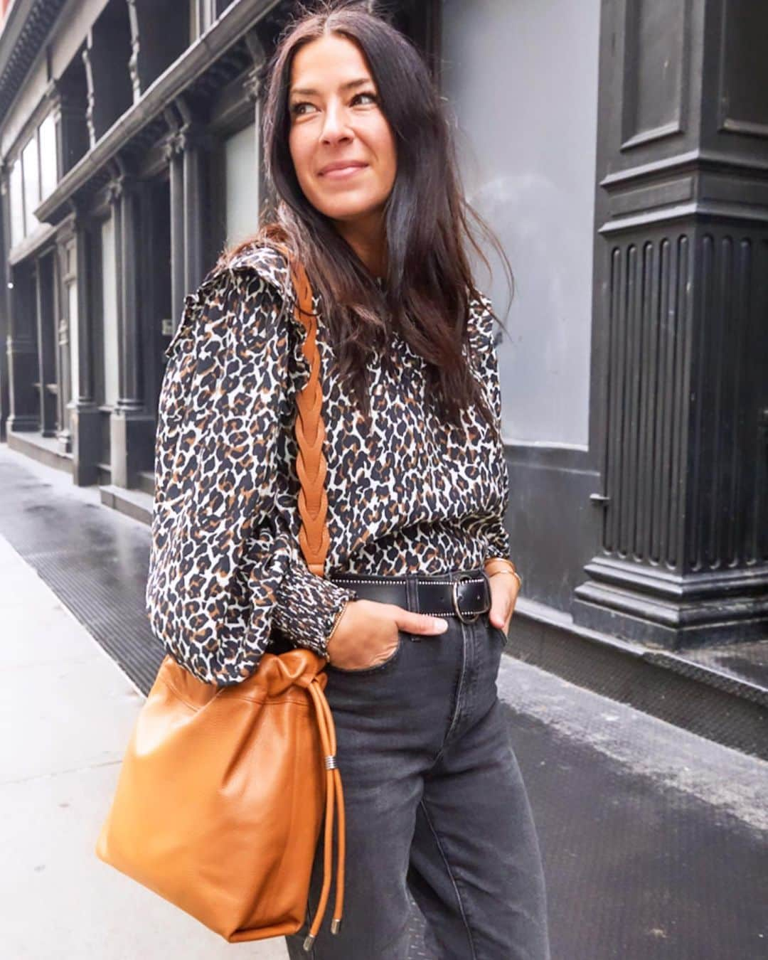 レベッカミンコフさんのインスタグラム写真 - (レベッカミンコフInstagram)「Who doesn’t love a light airy top? I can live in this one forever 🥰💕  Cut from airy, lightweight fabric, this leopard-printed long-sleeve top is relaxed fitting throughout with a round neckline, puffed sleeves, and elastic cuffs. The ruffle trim details at the shoulders lend a feminine, playful touch. #gigitop #rebeccaminkoff」2月25日 0時14分 - rebeccaminkoff