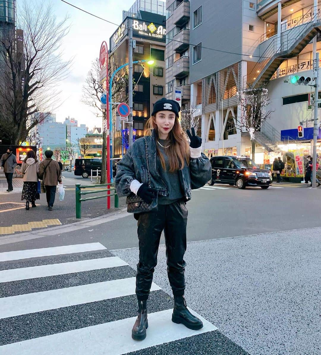 fashion dog loverさんのインスタグラム写真 - (fashion dog loverInstagram)「✌🏻🖤  #fashion#fashiongram #fashionista #fashionblogger #fashionstyle #fashionable #ootd #ootdfashion #outfitoftheday #outfit #outfitinspiration #alexanderwang #celine#zara#therow #chanel #ファッション#ファッションコーデ #コーデ#コーディネート #コーデ記録 #アレキサンダーワン #ザラ#シャネル#ザラジョ #ザラコーデ」2月25日 0時20分 - chihuahuanyan