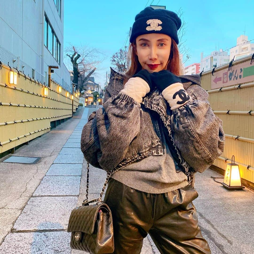 fashion dog loverさんのインスタグラム写真 - (fashion dog loverInstagram)「✌🏻🖤  #fashion#fashiongram #fashionista #fashionblogger #fashionstyle #fashionable #ootd #ootdfashion #outfitoftheday #outfit #outfitinspiration #alexanderwang #celine#zara#therow #chanel #ファッション#ファッションコーデ #コーデ#コーディネート #コーデ記録 #アレキサンダーワン #ザラ#シャネル#ザラジョ #ザラコーデ」2月25日 0時20分 - chihuahuanyan