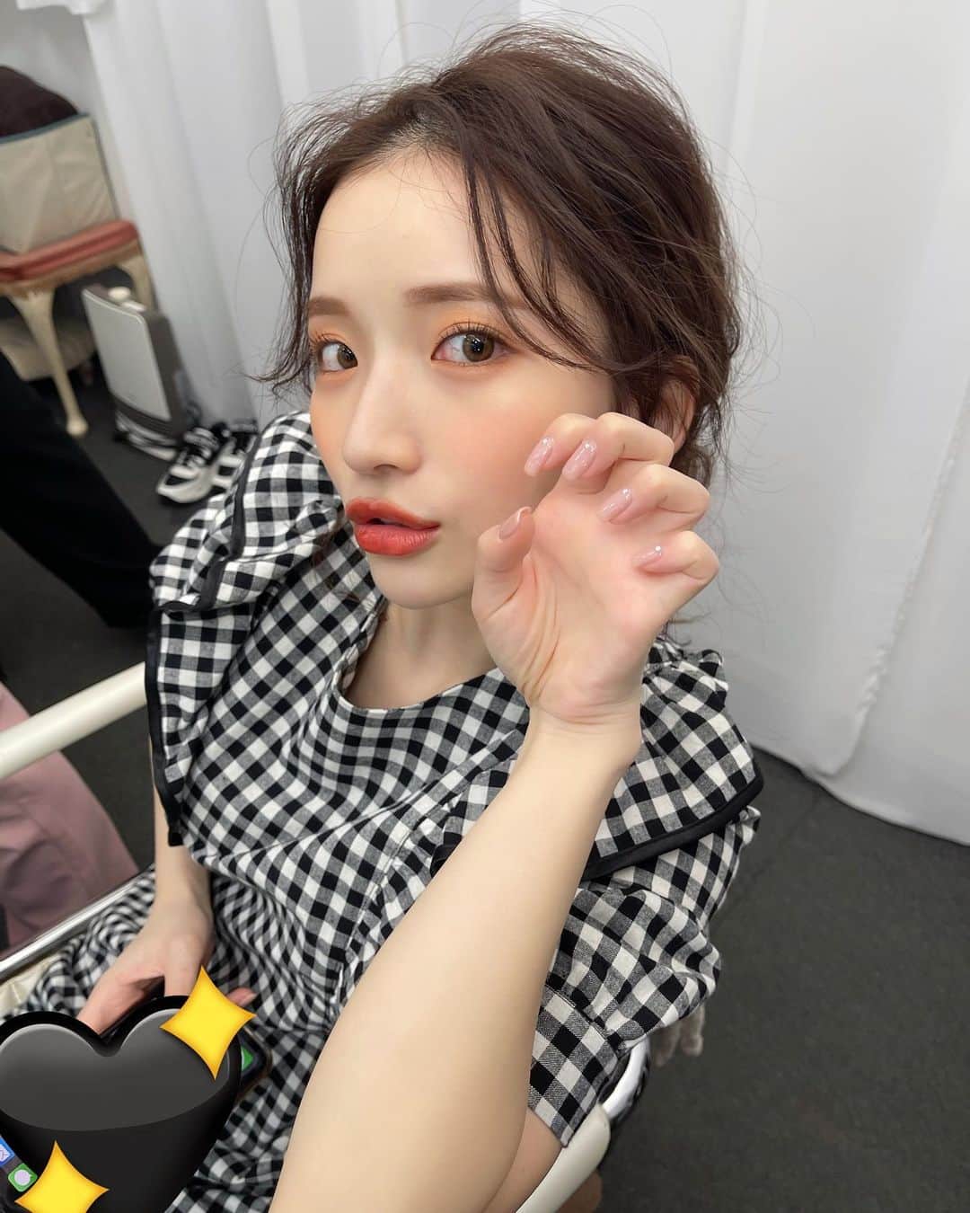 南りほのインスタグラム：「花粉に負けてる、、 去年は、もう来る前にお薬を飲んでたから何事もなかったけど今年まだ🏥行けてなくて大変です。笑 明日こそは絶対に行く📌花粉症のみんな耐えぬこう💪🏻🥲  写真は、全然関係ないけどお気に入りだったネイル💞 ネイルもこれからアーカイブに載せていこうかな🤍」