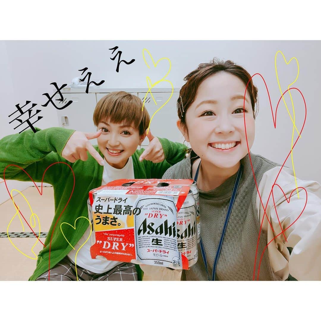 村上めぐみのインスタグラム：「. 愛するえみりィー姉さんから. 誕生日プレゼント頂きました😂♡ . 持ち歩くの恥ずかしいだろうからと 紙袋に入れて…♡笑 . はぁぁぁぁT^T♡ 気遣い…そして…アサヒを選ぶ時点で 私の良き理解者← . アモーレ過ぎます😭♡ . . .  2月6日のえみりィーさんの誕生日… 何もしなかった自分。 恥じろ。後悔しまくれ。← . . . 早く一緒に乾杯出来ますように(^^)♡ . #えみりィー　さん #birthday  #プレゼント　 #アサヒスーパードライ #最高　に #ありがとうございました　 #ばかま」