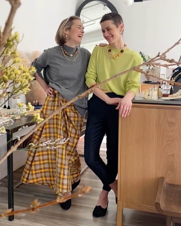 リジー フォルトゥナートのインスタグラム：「#BTS with our favorite photographer 👉 @augustasagnelli 〰️ #staytuned #lizziefortunato」