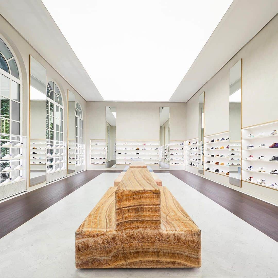 Vogue Parisさんのインスタグラム写真 - (Vogue ParisInstagram)「#VogueAddressBook @Kith is opening its first European flagship in Paris tomorrow, a 3 storey space filled with different lifestyle experiences. It will house the largest collection of sneakers in Europe, a selection of vintage bags curated by @WhatGoesAroundNYC and a special edition @Nike Air Force 1 that is celebrated with an airplane immersive installation. The space also features @KithTreats and its ice cream and cereal bar and a Sadelle’s restaurant, a new brunch hotspot with a menu featuring their famous Babka Swirl, while the lifestyle salon is fully shoppable with pieces designed in collaboration with @rochebobois @kithparis」2月25日 0時46分 - voguefrance