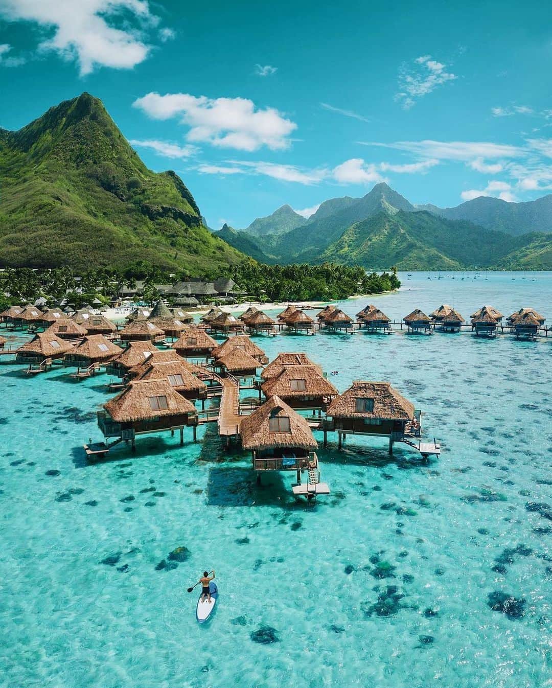 bestvacationsのインスタグラム：「Tag who you’d paddle with! This is Moorea in the French Polynesia 🇵🇫 By @alexpreview #BestVacations」