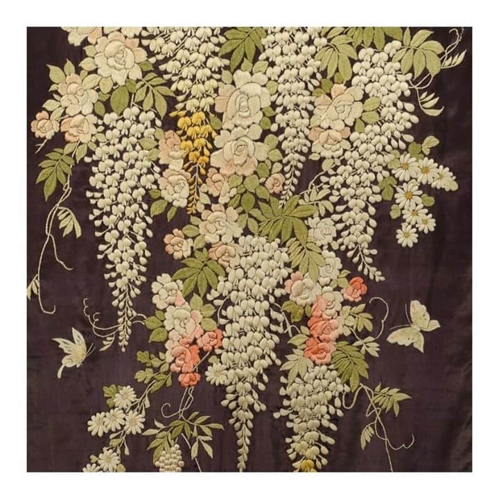 マッタのインスタグラム：「Hand embroidered flower on a silk vintage kimono. ⁠ ...so beautiful we could just stare at it for hours💛 ⁠ It's almost unreal that we humans can create such delicate beauty. ⁠」