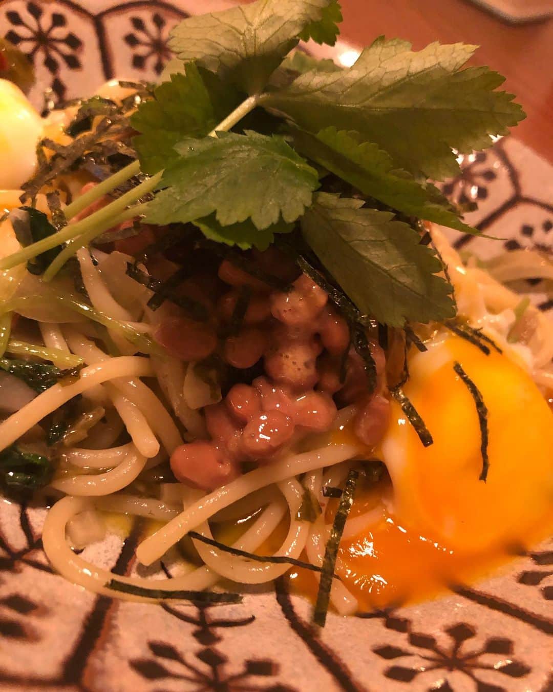 麻宮彩希さんのインスタグラム写真 - (麻宮彩希Instagram)「最近私トマトが 痒くてしょうがないので食べれない (妊娠中の一過性のアレルギーであって欲しい。)  夫はトマトパスタが好きなので パスタを作る時は別の物を作ります  シラスとトマトのパスタ(セミドライとフレッシュ)  納豆と高菜の和風パスタ  美味しかったと思う。  最近ご飯作っても写真撮るの忘れてる🤳 すんませーん😀  #さき🍙#パスタ」2月25日 0時57分 - sakibows0125
