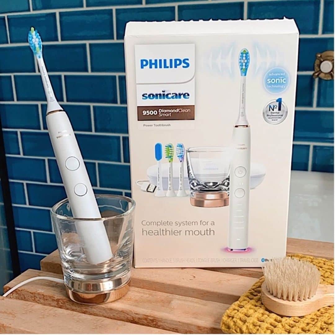 Philips Sonicareのインスタグラム：「The Philips Sonicare DiamondClean Smart comes with everything you need to one up your oral care routine. It’s pretty simple math. Brush heads + charging glass + Philips Sonicare DiamondClean = happy and healthy mouth! Thanks for sharing @brightbazaar ✨」