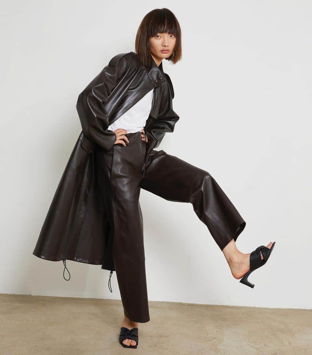 イネスエマレシャルのインスタグラム：「💃🏻 Talk that talk, walk that walk.. Awaken your inner superstar 💥  Amazing @xingxingmao1 wearing Glamour leather coat 🖤  #inesetmarechal #musthave #fashion #essentials #winter #cosy #mood #sustainablefashion #frenchfashion #style #parisienne #elegant #elegance #luxe #prestige #leather #inspiration #lookideas #madeinfrance #france #paris #frenchbrand #style #look #madeinfrance」