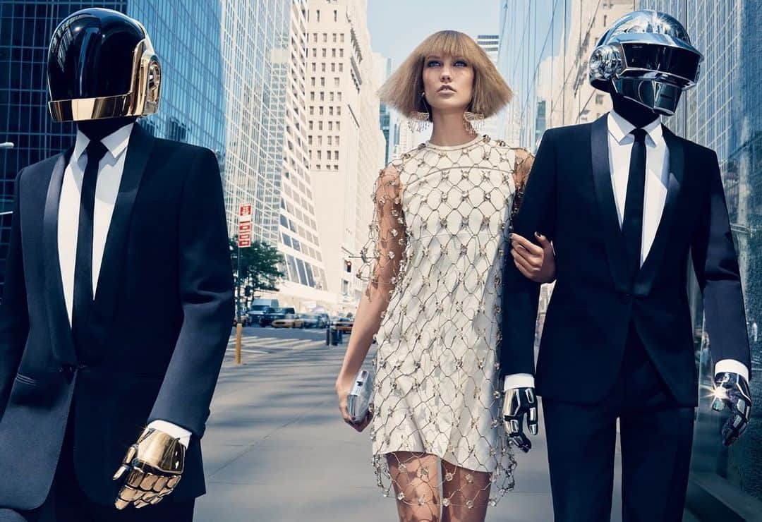 タビサシモンズのインスタグラム：「Argh!!!! So sad to hear #DaftPunk are splitting up, always been a fan! Loved the time I worked with them for this #Vogue shoot with #KarlieKloss」