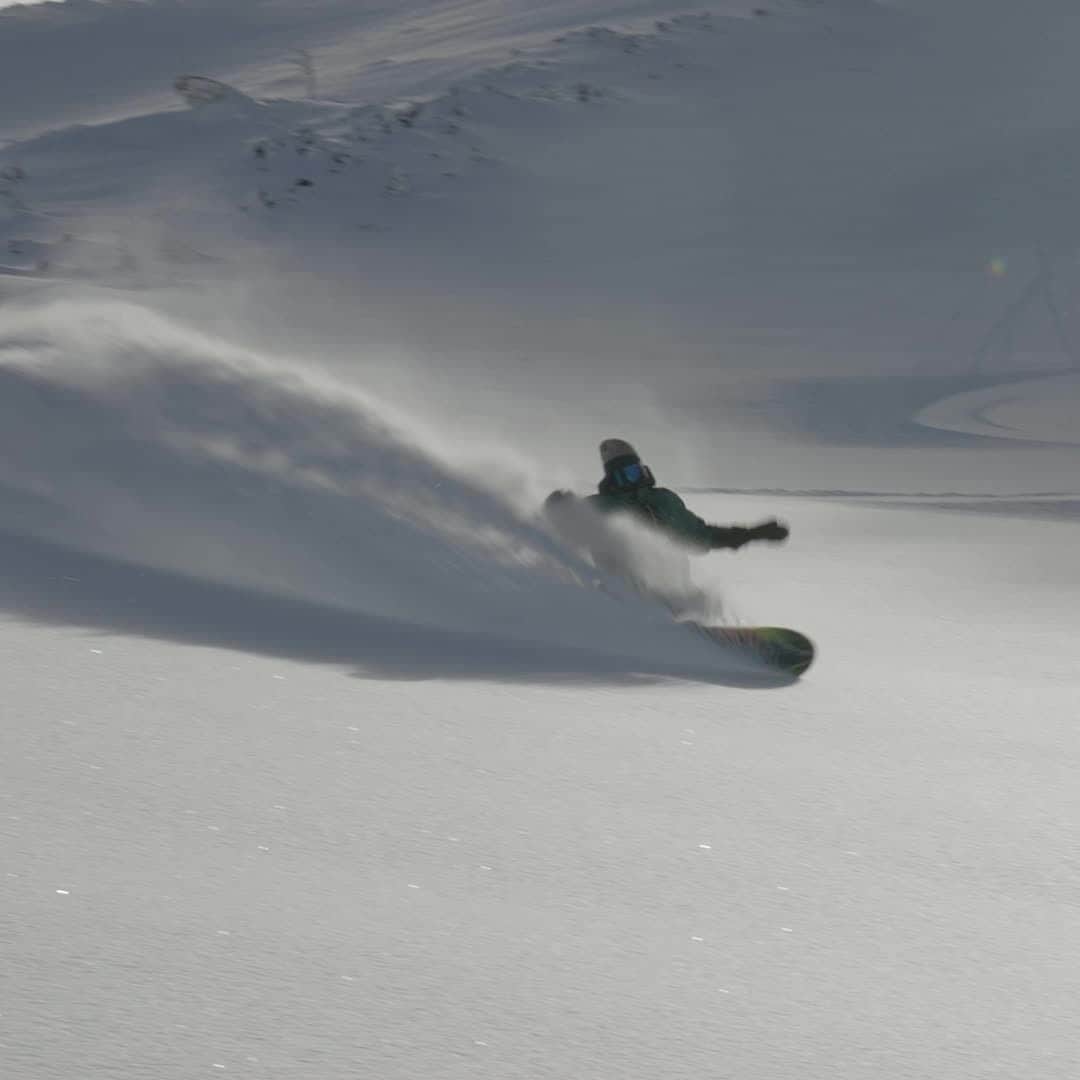 のインスタグラム：「Lots of pow, lots of wow. @austensweetin just dropped a new @boardslide_worldwide edit from the week of Natural Selection at Jackson Hole. Watch it via the link in our bio — and hit his YouTube channel to subscribe.」