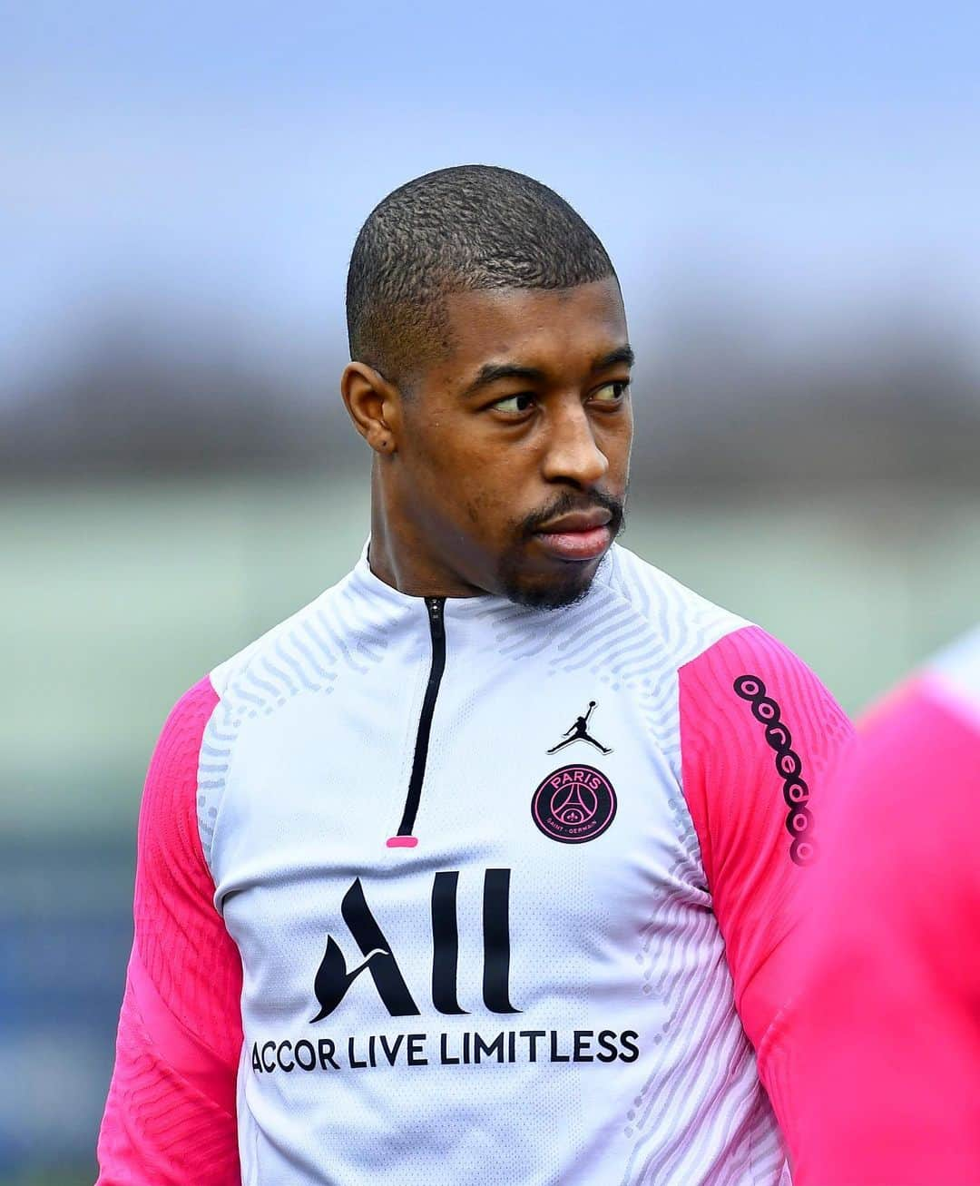 パリ・サンジェルマンFCさんのインスタグラム写真 - (パリ・サンジェルマンFCInstagram)「Why so serious? 😏 . 👊🏽 @kimpembe3 . #PSGtraining #PSGxJordan #Kimpembe #AllezParis #PSG #ParisSaintGermain #Paris」2月25日 1時37分 - psg