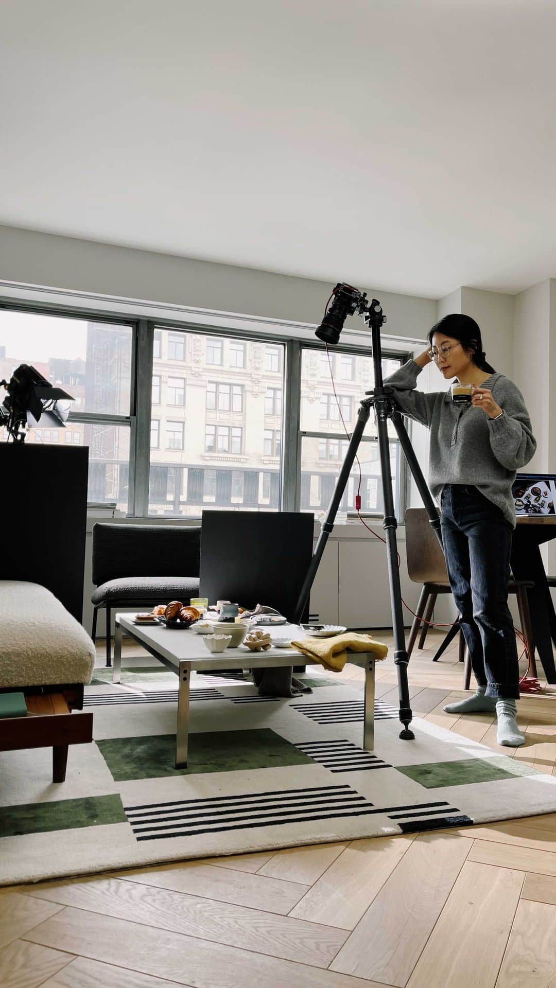 Nespressoのインスタグラム：「Make the most of your coffee moment by learning how to capture it beautifully.   Join NYC-based photographer @alice_gao for a still life photography workshop, where she will give us behind-the-scenes access to her process with exclusive tips along the way.   ☕️ Creative process ☕️ Lighting ☕️ Balance  ☕️ Shadows ☕️ Angles  ☕️ Styling   All levels of photographers are welcome, just know that a cup of coffee will be our muse 📷☕️✨  #Nespresso #NespressoEditions #CoolCulture」