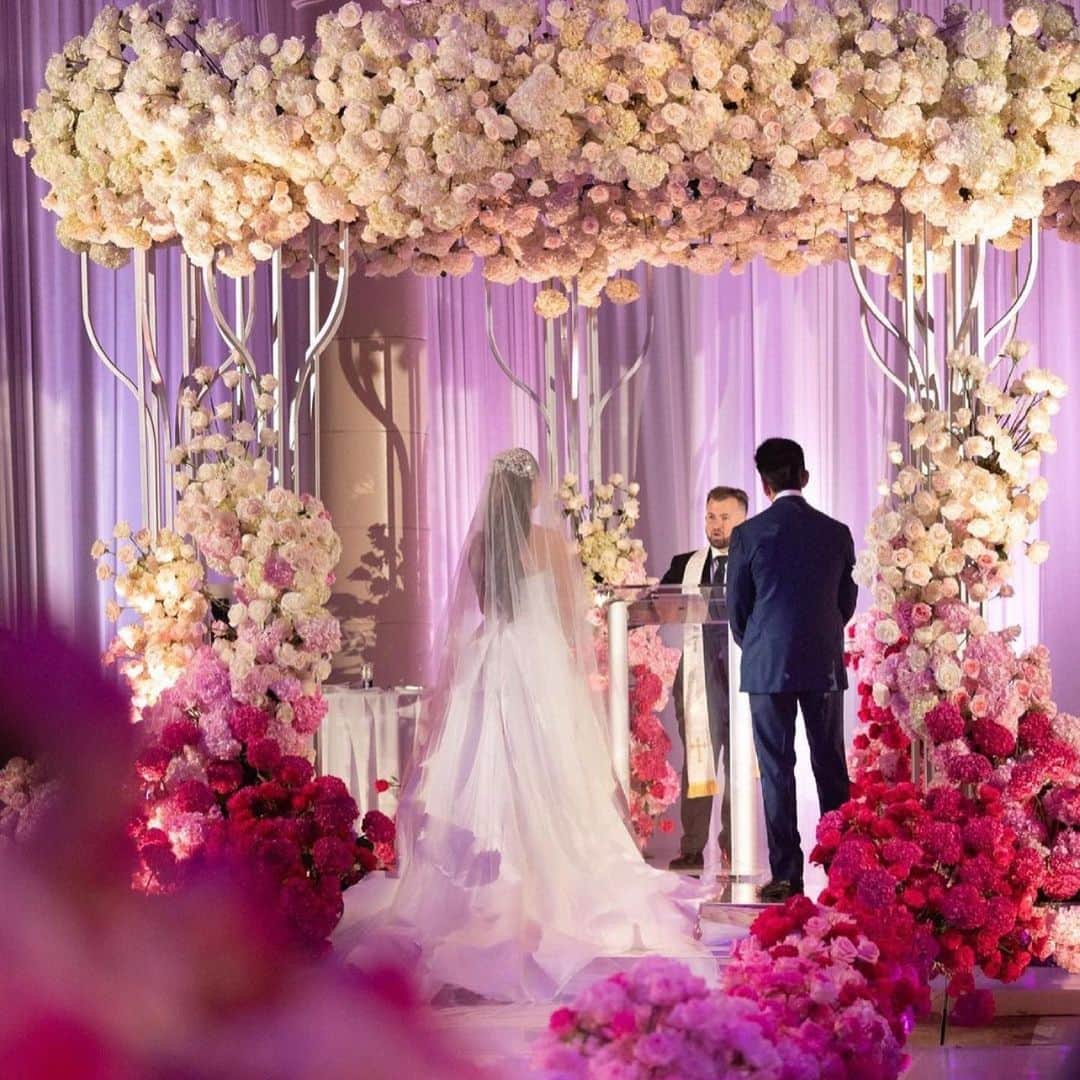 Ceci Johnsonさんのインスタグラム写真 - (Ceci JohnsonInstagram)「Thrilled to share a sneak peek into the gorgeous wedding from this past weekend at @thebreakers Palm Beach. Stay tuned for our invitation designs. Photo by @gigidemanio "Amazing planning and design by @sarareneeevents and @bircheventdesign for this fairytale enchanted garden wedding. Truly stunning and immersive experience. Head to stories for more peeks of this exquisite wedding.   #weddingphotographer #weddingphotography #luxurywedding #luxuryweddingplanner #luxuryweddingdesign #flwedding #thebreakerswedding #weddingflowers #wedding #weddingdecor #weddinginspiration #palmbeachwedding #destinationwedding"」2月25日 1時43分 - cecinewyork