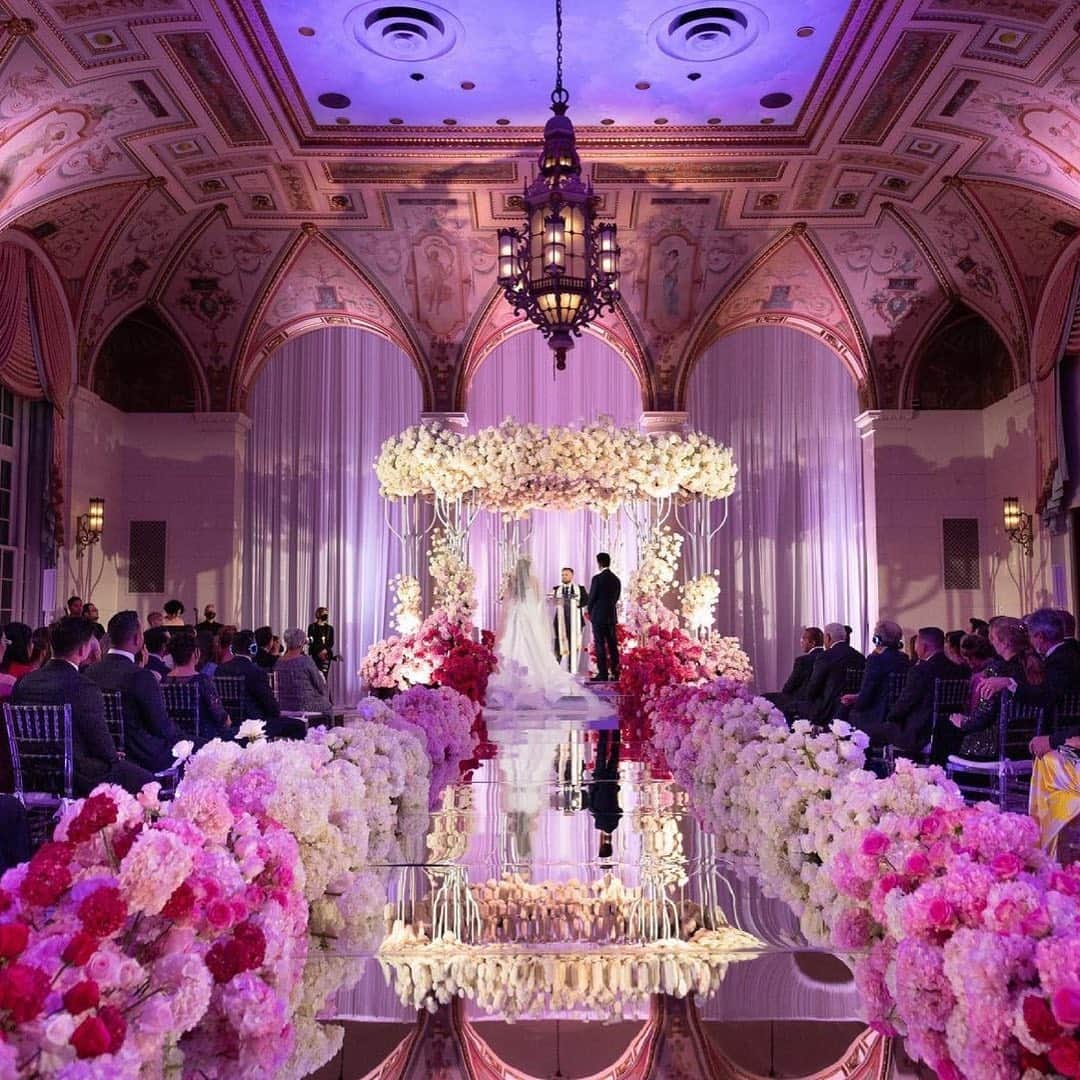 Ceci Johnsonのインスタグラム：「Thrilled to share a sneak peek into the gorgeous wedding from this past weekend at @thebreakers Palm Beach. Stay tuned for our invitation designs. Photo by @gigidemanio "Amazing planning and design by @sarareneeevents and @bircheventdesign for this fairytale enchanted garden wedding. Truly stunning and immersive experience. Head to stories for more peeks of this exquisite wedding.   #weddingphotographer #weddingphotography #luxurywedding #luxuryweddingplanner #luxuryweddingdesign #flwedding #thebreakerswedding #weddingflowers #wedding #weddingdecor #weddinginspiration #palmbeachwedding #destinationwedding"」