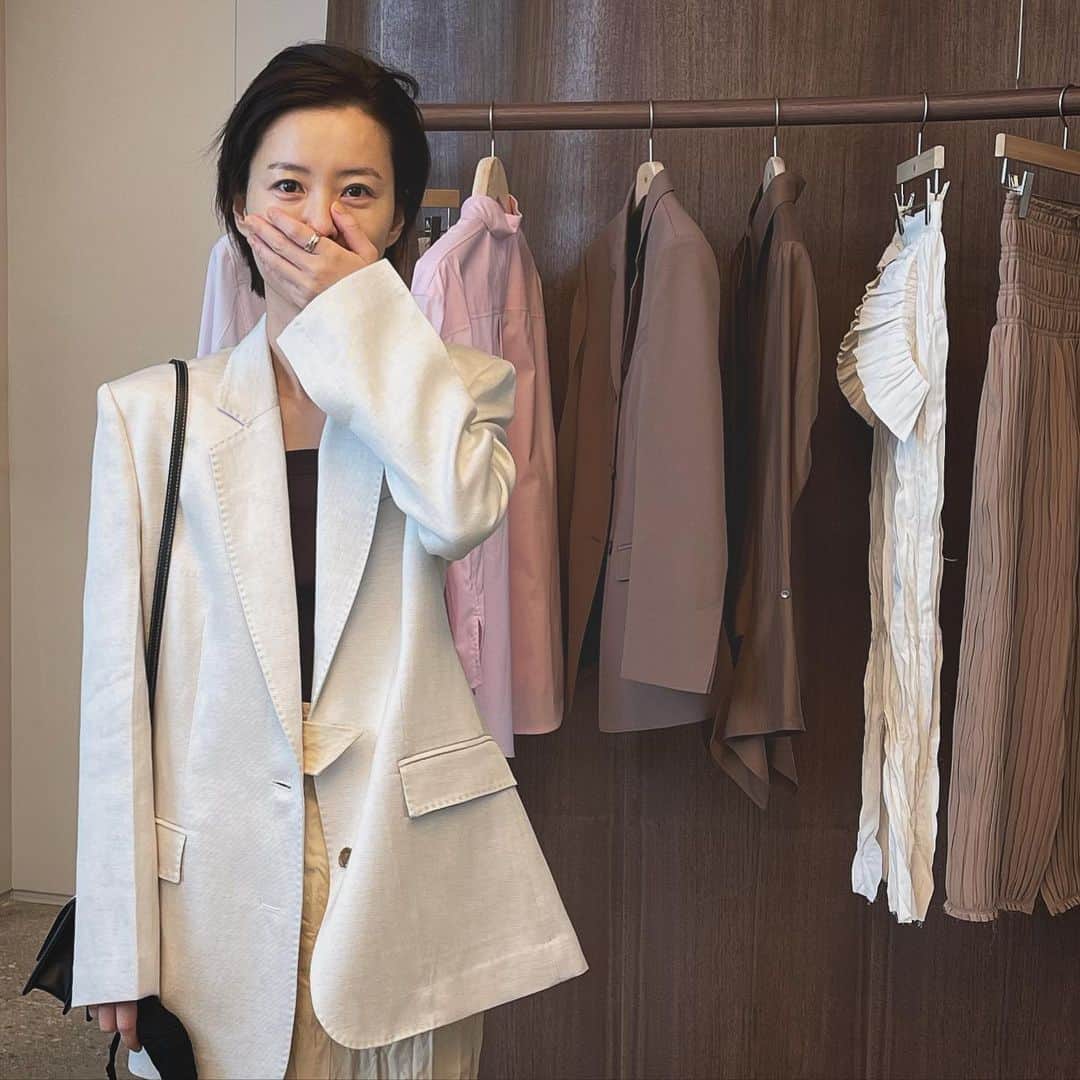 チョン・ユミのインスタグラム：「어떡해 또 다 예뻐😳🤭」