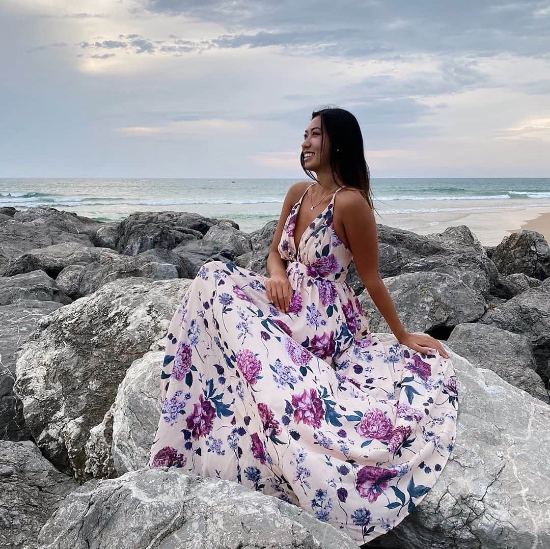 SHEINのインスタグラム：「Two views in one 🤍✨ @paulinefayssaud  Shop Item #: 1125605  #SHEINgals #SHEINstyle #SHEINSS21 #florals」