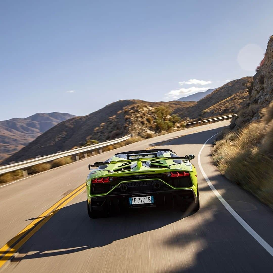 ランボルギーニさんのインスタグラム写真 - (ランボルギーニInstagram)「Let the light of nature be your partner on an emotional ride.  Aventador SVJ Roadster, captured by @capitolsunset. #Lamborghini #AventadorSVJRoadster #LightsOnLamborghini __ Aventador SVJ Roadster: Fuel consumption combined 18.0 l/100km; CO2-emissions combined 448 g/km (WLTP)」2月25日 2時01分 - lamborghini