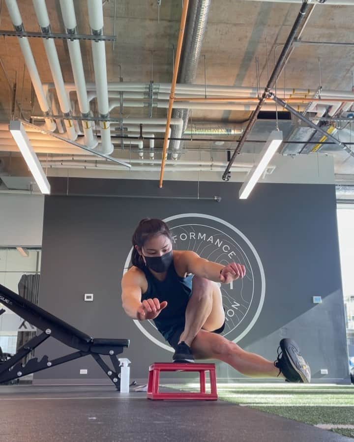 のインスタグラム：「Practicing some new party tricks 🎉 Try it and let me know how it goes ⬇️  @coastperformancerehab @arcteryx @scarpana @canfund @150women」