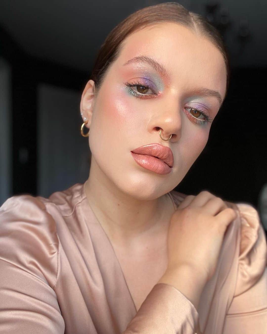 M·A·C Cosmetics Canadaさんのインスタグラム写真 - (M·A·C Cosmetics CanadaInstagram)「Bring out your inner artist with Pro Longwear Paint Pot, packed with the power to prime, shade — and last!   Recreate @celiacouture_makeup’s watercolour-inspired eyes with the following full spectrum of #MACPaintPot shades:   🎨 Art Thera-Peachy (Soft peach) 🎨 Clearwater (Robin’s egg blue) 🎨 Babe In Charms (Rose gold) 🎨 Princess Cut (Multicolour holographic pearl) 🎨 Ultraviolet (Electric purple shimmer) 🎨 Belle Epic (Iodine ochre)  Just like finger-painting! Apply each shade to the lids with a clean fingertip, blending softly with a 224S Tapered Blending Brush for the most diffused, watercolour effect. Have a question about this look? Drop it below! 👩‍🎨  #Regram @celiacouture_makeup #MACCosmeticsCanada #MACCanadianOriginal」2月25日 2時10分 - maccosmeticscanada