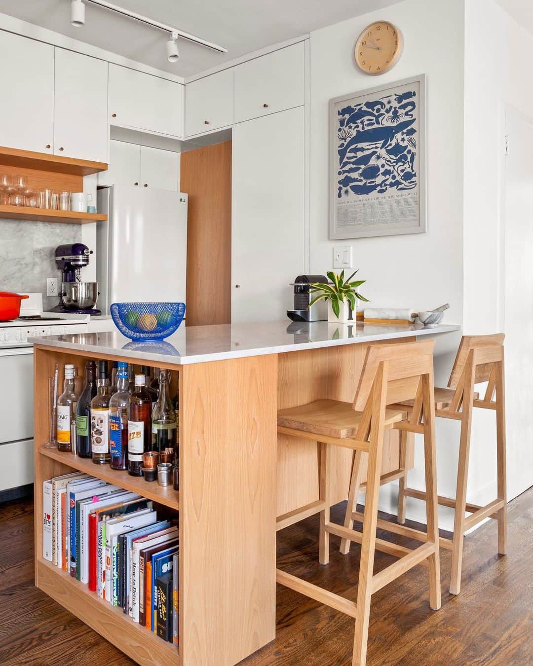 Sweeten Homeのインスタグラム：「From too little storage to too much storage, these renovators got everything they asked for (& more) in this small kitchen reno. Tap the link in our bio to see how they doubled their storage space with a peninsula, double stacked cabinets and built in pantries 😍」