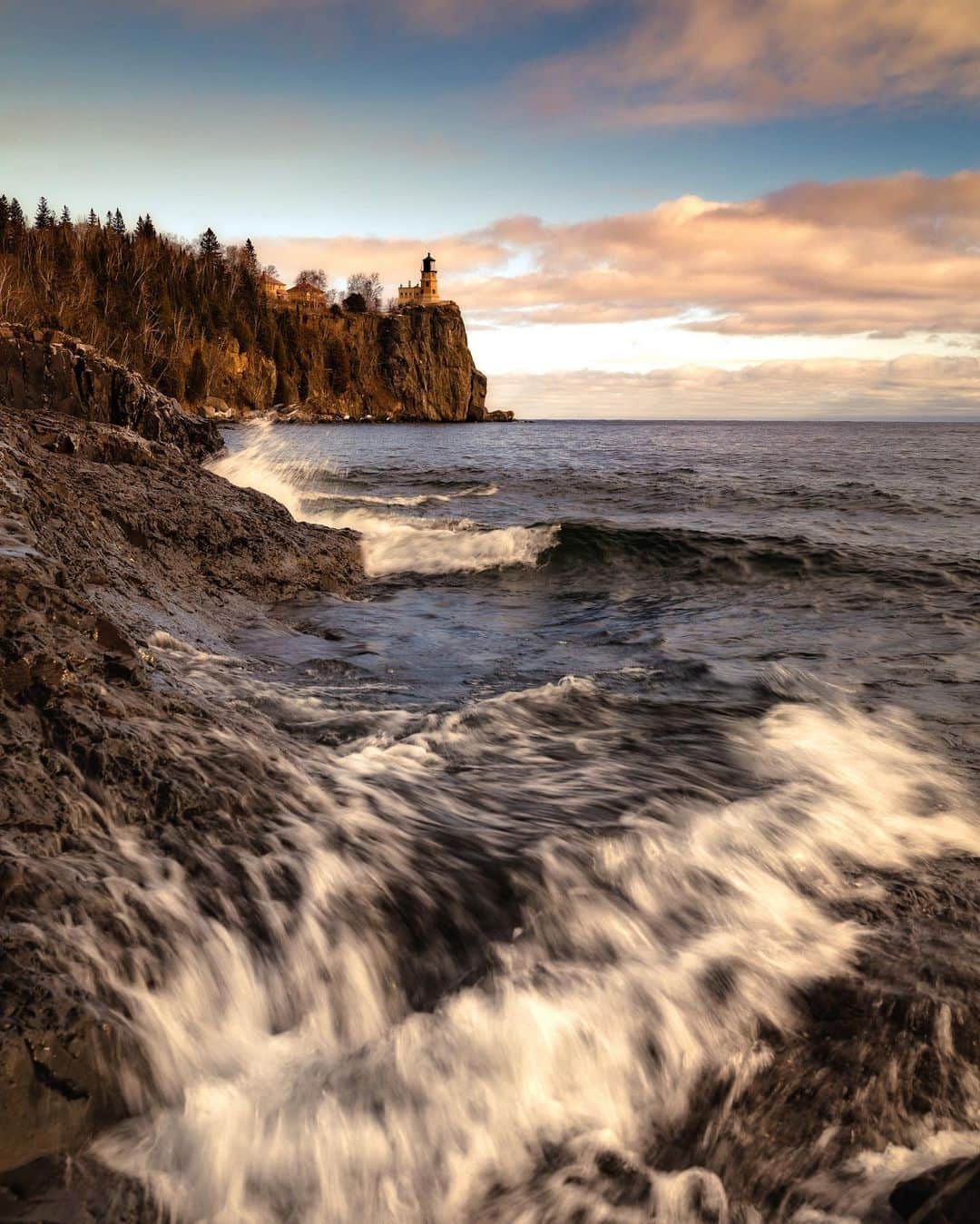 CANON USAさんのインスタグラム写真 - (CANON USAInstagram)「Photo by @andyandtamaraphoto: "My wife and I are both from Minnesota, but it had been quite a few years since we visited the north shore. We decided to take a long weekend in mid-January to see Lake Superior and make our way up as we did when we were younger. Split Rock Lighthouse is always a highlight. It's difficult to take a bad photo when you’re working with such an iconic view. It would have been easy to stay in the same spot the entire day and just watch the waves crash on the shore. The north shore of Minnesota is truly an incredible place to visit." #ShotOnCanon  📸 #Canon EOS R6 Lens: RF 15-35mm F2.8 L IS USM」2月25日 2時04分 - canonusa