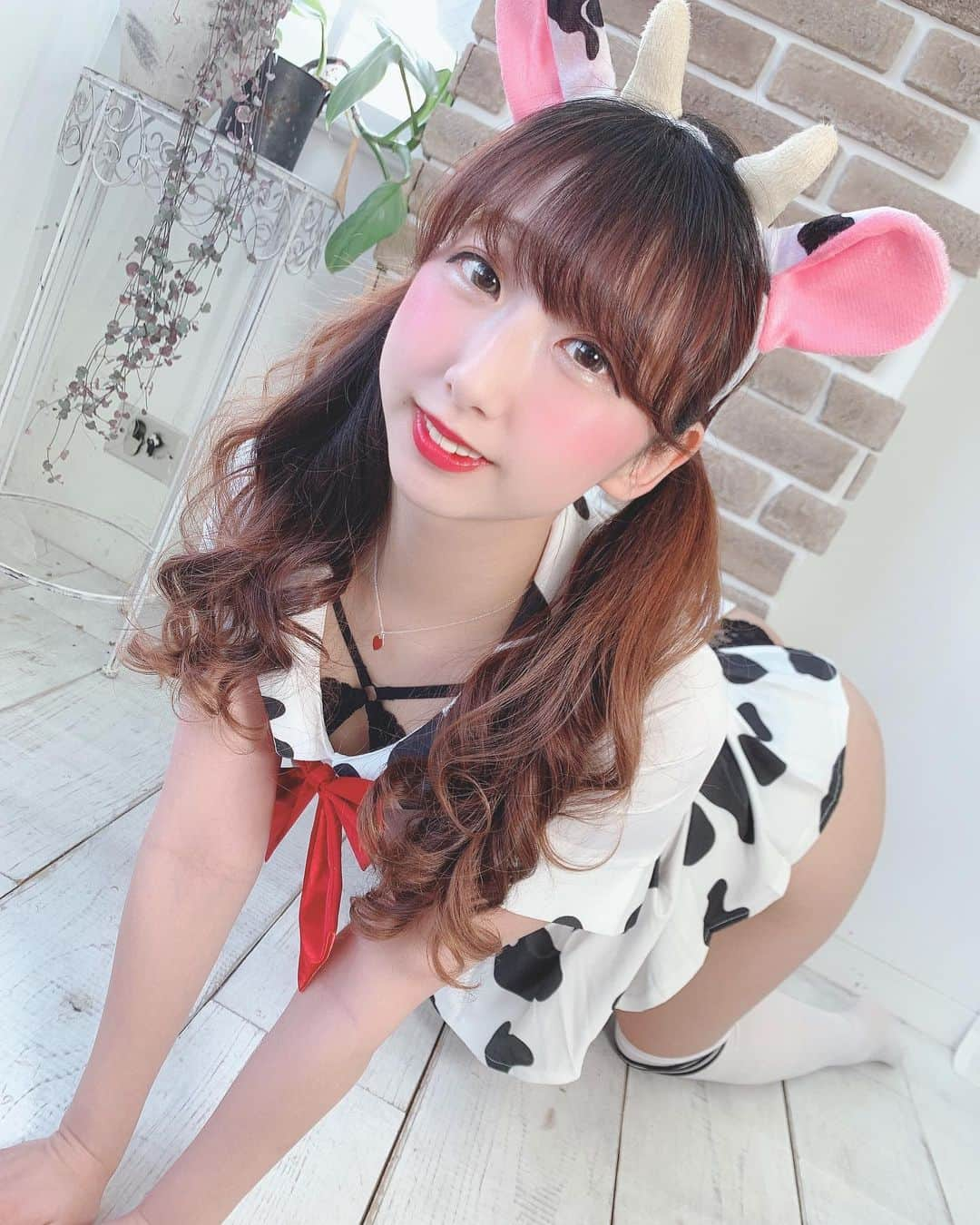 おもちのインスタグラム：「★  また 撮影いきたいなぁ🐮🍼🖤🤍 も〜🐄🤍🖤🤍🖤🤍🖤🤍🖤🤍  ✱  #六本木#歌舞伎町 #西麻布 #burlesque #gogodancer #showdancer #showgirl #girl #舞者 #可爱的 #귀여운 #아이돌  #グラビア #アイドル #福田花音 #道産子 #道産子ダンサー #⛄ #愛嬌モンスター #l4f #l4l #instagood  #loveyourself #followme#likeforfollow #hairarrange #philippines #lol #hairmake」