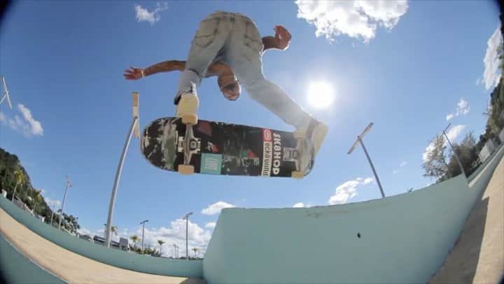 マニー・サンティアゴのインスタグラム：「PUERTO RICO 🥰 Clip from the shop “COVID-FILES” video 🦠🗃 Full video 👉🏾 @Sk8Hop 📹: @luisdiazzz_」