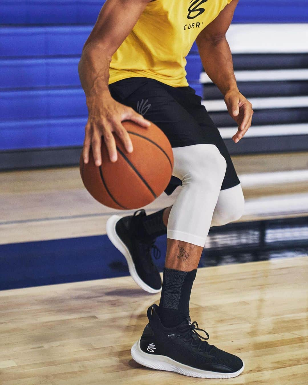 Under Armour Basketballさんのインスタグラム写真 - (Under Armour BasketballInstagram)「🚫 Slipping, 🚫Skidding, 🚫 Wasted Steps. The #Curry8 “Silent Flow” is available now through the link in bio.」2月25日 2時15分 - uabasketball