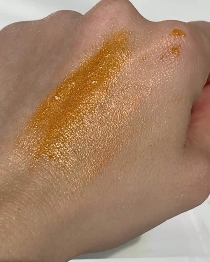 glorianotoのインスタグラム：「This does something to me . 🥺🌞😌Gold glow stick @noto_botanics」