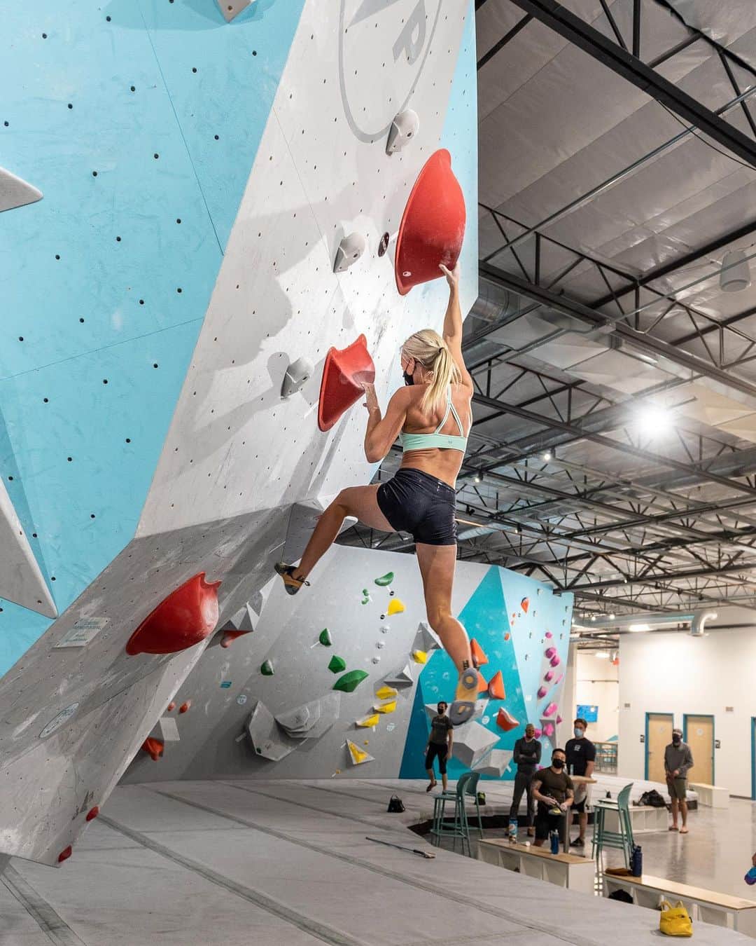 シエラ・ブレア・コイルのインスタグラム：「Putting in the work last week at the @rock.solid.climbing competition 💪🏼 Check out what I’ve been up to in Tucson, Scottsdale, and Salt Lake these past few weeks on @myclimbapp 🙌🏼 #LogAnyClimbAnywhere #LearnTrainClimb 📷: @tc.bukowski」