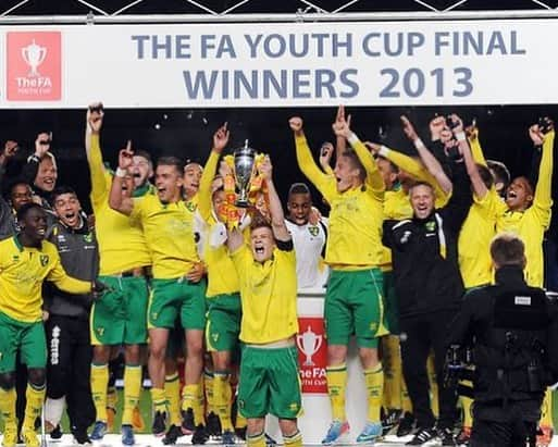 キャメロン・マクギーハンさんのインスタグラム写真 - (キャメロン・マクギーハンInstagram)「Some good memories and celebrations with the boys @norwichcityfc never gets old ⭐️⭐️⭐️ #FaYouthCup」2月25日 2時25分 - cameronmcgeehan