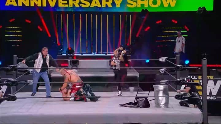 のインスタグラム：「This will be repaid in FULL tonight on @allelitewrestling 8/7c on @tntdrama」