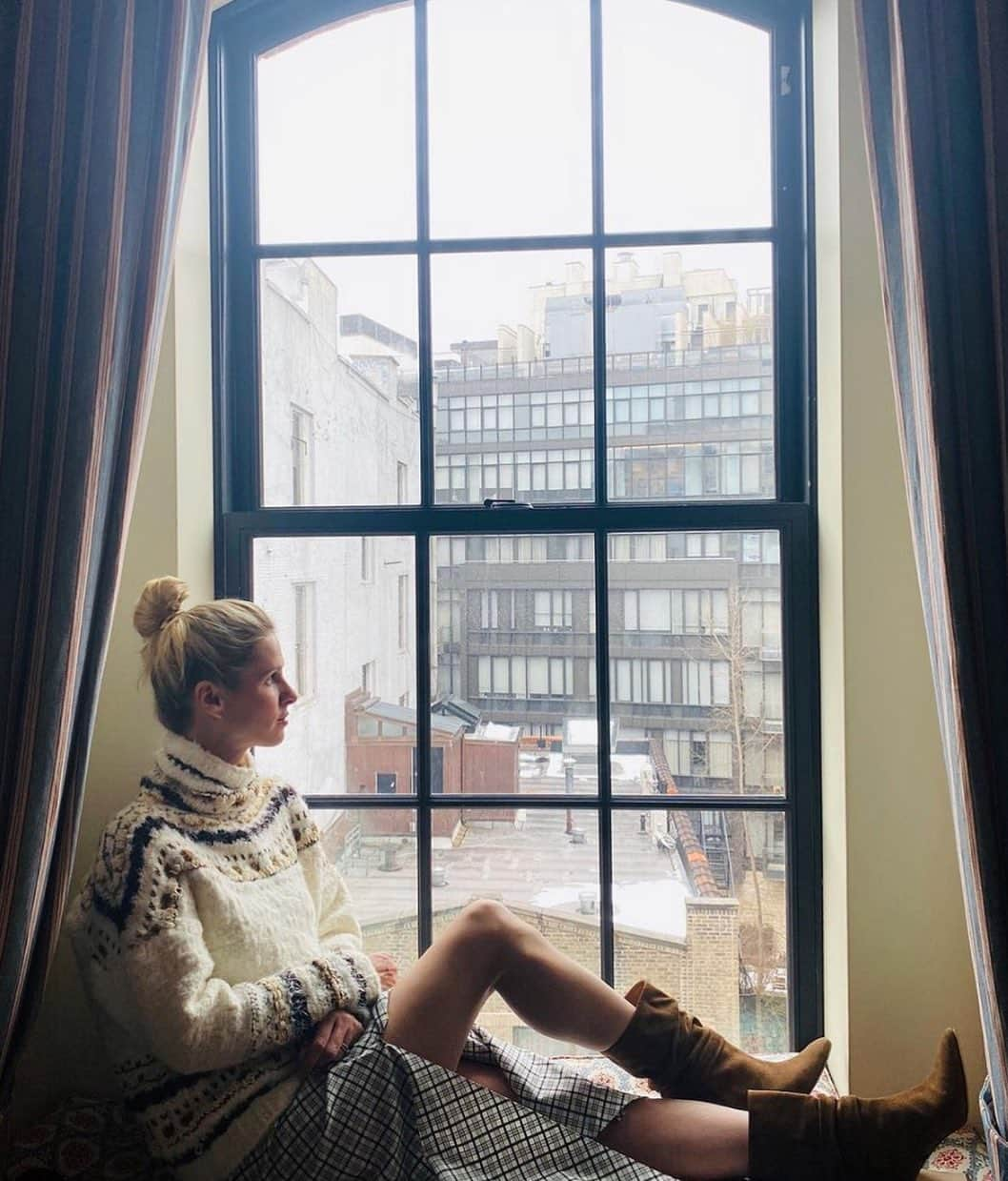 プラバルグルンさんのインスタグラム写真 - (プラバルグルンInstagram)「My dear friend - and born and raised New Yorker - @nickyhilton can light up any room. She possesses irresistible energy that can lift your spirits within seconds. Thank you for your support and friendship. xPG ⠀⠀⠀⠀⠀⠀⠀⠀⠀ Seen here in Prabal Gurung ⠀⠀⠀⠀⠀⠀⠀⠀⠀ The Pre-Fall/Fall 2021 collection was my love letter to New York and to the people that make this city the most magical place on earth: the misfits, the impossible dreamers, the adventure seekers, and the courageous folks leading the charge for a better future. We asked some of our dearest supporters and friends to join us in celebrating the release of the new collection. They are incredible community organizers, activists, journalists, and creatives. They are the heart and soul of NYC. And so, I now share a note of love and appreciation for each of them. After all... I would be nothing without my community. ⠀⠀⠀⠀⠀⠀⠀⠀⠀ #PGPeople #PGMuse #SeatAtTheTable」2月25日 2時37分 - prabalgurung