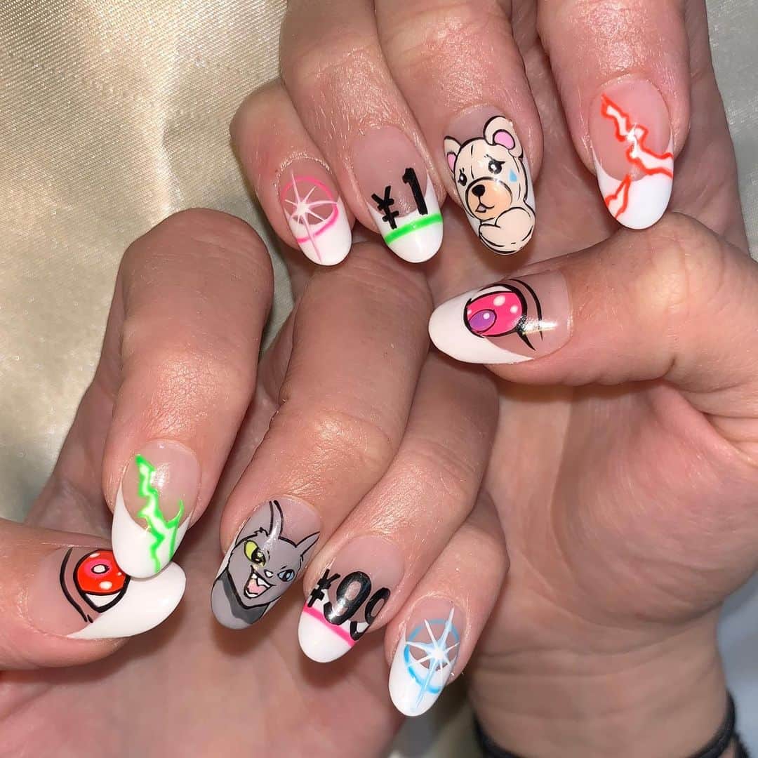 のインスタグラム：「¥1 ¥99 🐻vs🐱 @sabrina.albarello #nailsbymei」