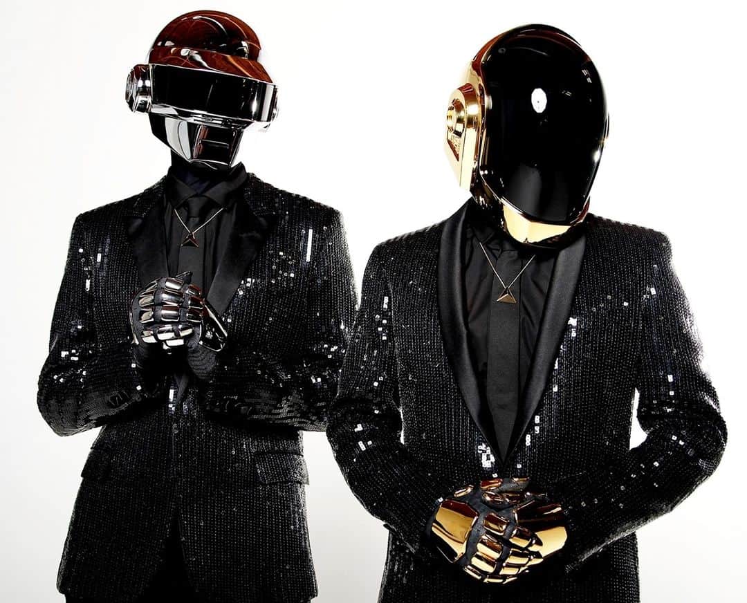 Rolling Stoneのインスタグラム：「Following the news of their breakup, streams for Daft Punk’s catalog soared nearly 500% on Monday compared to Sunday, while song sales were up 1,335% and digital album sales were up 2,650%, according to Alpha Data, the data analytics provider that powers the Rolling Stone Charts.⁠ ⁠ Tap the link in bio for more info.⁠ ⁠ Photo: Matt Sayles/Invision/@apnews」
