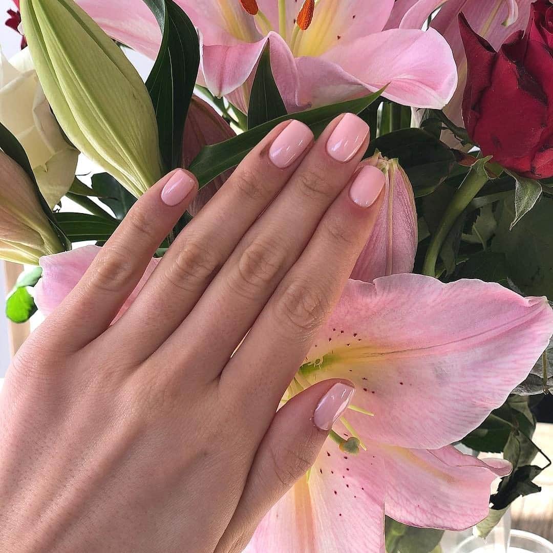 OPIさんのインスタグラム写真 - (OPIInstagram)「Who mixes their shades? What's your favorite  combo? Pictured here is #BubbleBath and #StopItImBlushing 🌷 By: @awbeauty__  #OPIObsessed #ColorIsTheAnswer #NOTD #NailSwag #NailsOfInstagram #NailsOnFleek #NailPolish #Nails #OPI #nudes」2月25日 2時48分 - opi