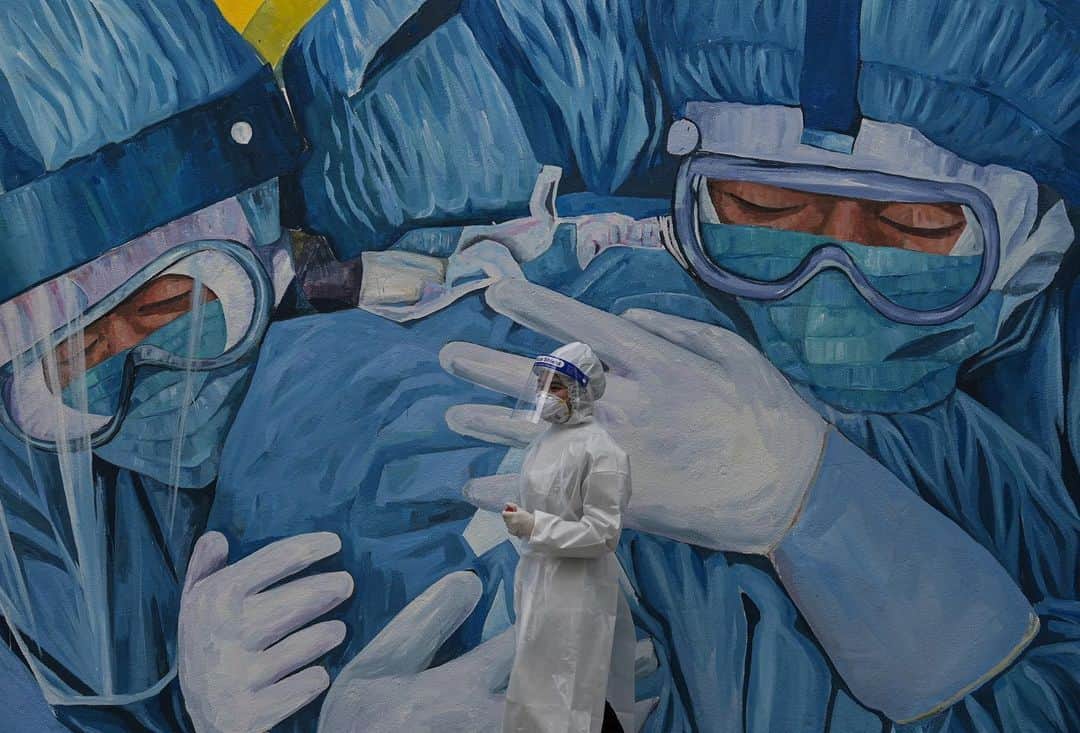 AFP通信さんのインスタグラム写真 - (AFP通信Instagram)「#AFPrepost @aljazeeraenglish - The coronavirus outbreak has inspired some graffiti artists to paint fun or informative works of art on public spaces. Here are some of the graffiti displayed across the globe: ⁠⁠⁣ ⁣  📸Photos: William West, Francisco Robles,  Ina Fassbender, Joseph Eid, Raul arboleda, Mohammed Abed, Mohd Rasfan, Andy Buchanan, Fadel Senna, Nelson Almeida, @afpphoto⁣ .⁠⁠⁣ 1. A woman looks at a mural of a health worker with wings holding a globe in Melbourne, Australia. ⁠⁠⁣ .⁠⁠⁣ 2. A man walks past a coronavirus-related mural, in Acapulco, Guerrero state, Mexico.⁠⁠⁣ .⁠⁠⁣ 3. A boy stands in front of a graffiti painted by artist Kai 'Uzey' Wohlgemuth featuring a nurse as Superwoman on a wall in Hamm, western Germany.⁠⁠⁣ .⁠⁠⁣ 4. A mural depicting a mask-clad boy in front of the Zouk Thermal Power Plant, north of the Lebanese capital Beirut. ⁠⁠⁣ .⁠⁠⁣ 5. A woman wearing a face mask walks next to a painted wall in Bogota, Colombia. ⁠⁠⁣ .⁠⁠⁣ 6. A Palestinian woman walks past a coronavirus-inspired mural in Gaza City. ⁠⁠⁣ .⁠⁠⁣ 7. A medical personnel wearing a protective suit waits at the Covid-19 coronavirus drive-thru test centre outside the Ajwa Private Clinic in Shah Alam on the outskirts of Kuala Lumpur, Malaysia. ⁠⁠⁣ .⁠⁠⁣ 8. A pedestrian walks past graffiti depicting the subjects within famous artworks in Glasgow. ⁠⁠⁣ .⁠⁠⁣ 9. A Moroccan man drives his horse-drawn cart past a mural thanking essential workers in the city of Sale north of the capital. ⁠⁠⁣ .⁠⁠⁣ 10. View of Brazilian mural artist Eduardo Kobra's recent work "Coexistence" which shows children wearing face masks bearing symbols of different religions (L to R) Islam, Buddhism, Christianity, Judaism and Hinduism- in Itu, some 100 km from Sao Paulo, Brazil. ⁠⁠⁣ .⁠⁠⁣ 🔗Tap the link in our bio to learn about how Graffiti tells the story of Egypt’s revolution.⁠⁠⁣ .⁠⁠⁣ #coronavirus #art #graffiti ⁠#health #malaysia #brazil #colombia #morocco #palestine #gaza #germany #lebanon #beirut #mexico #australia⁠⁠」2月25日 2時50分 - afpphoto