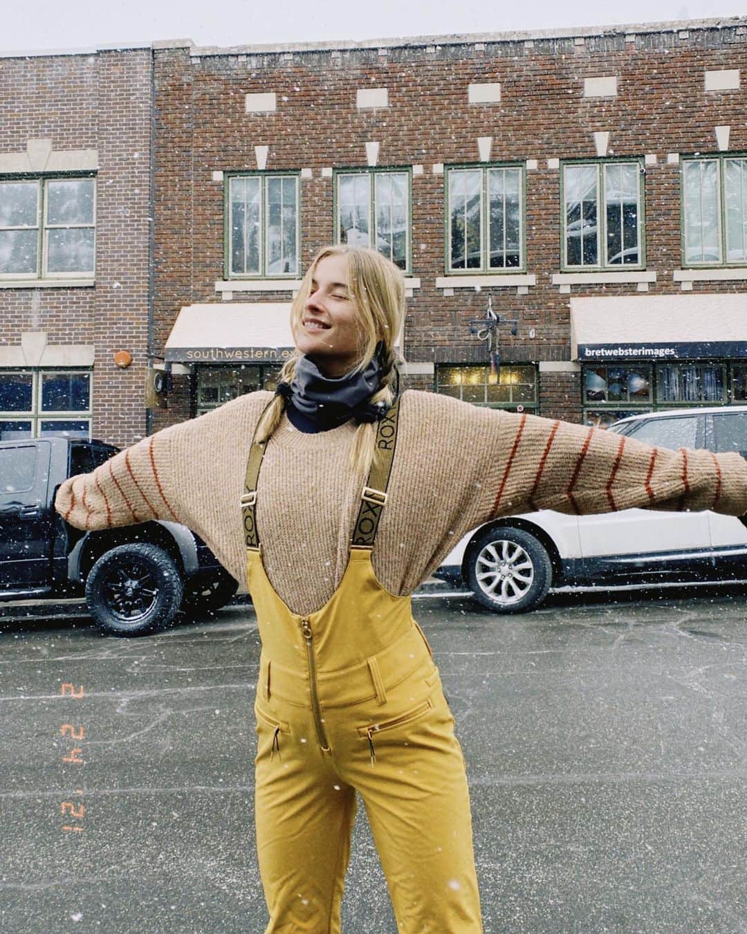 のインスタグラム：「First time seeing snow fall 🙀 🙌🏼」