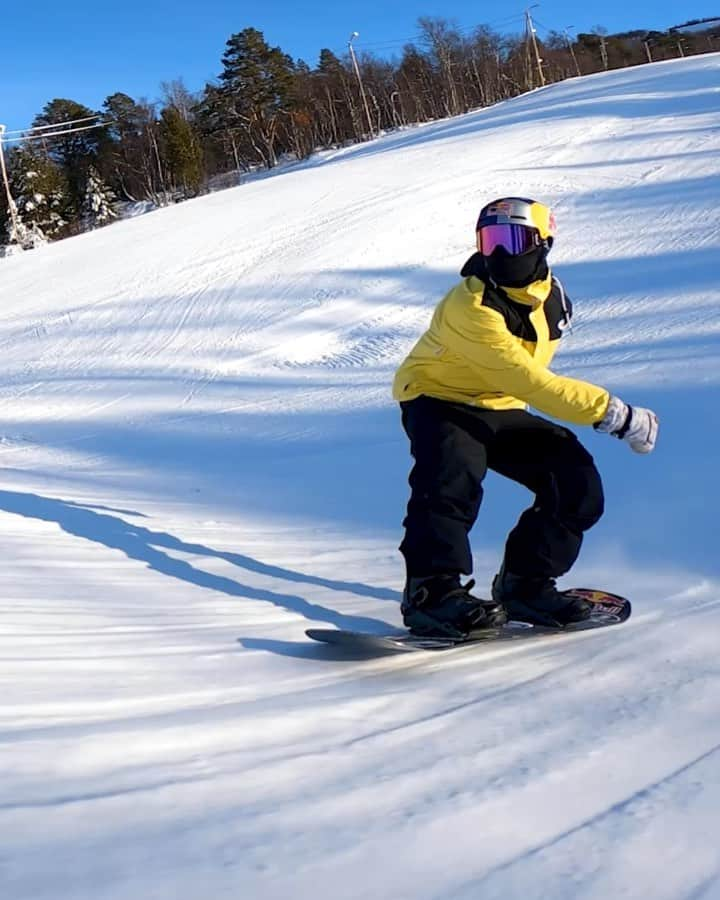 マルクス・クリーブランドのインスタグラム：「One follow from the front by @petterulsletten! Link in bio to watch full edit🙏🏼 #hero9 #snowboarding」