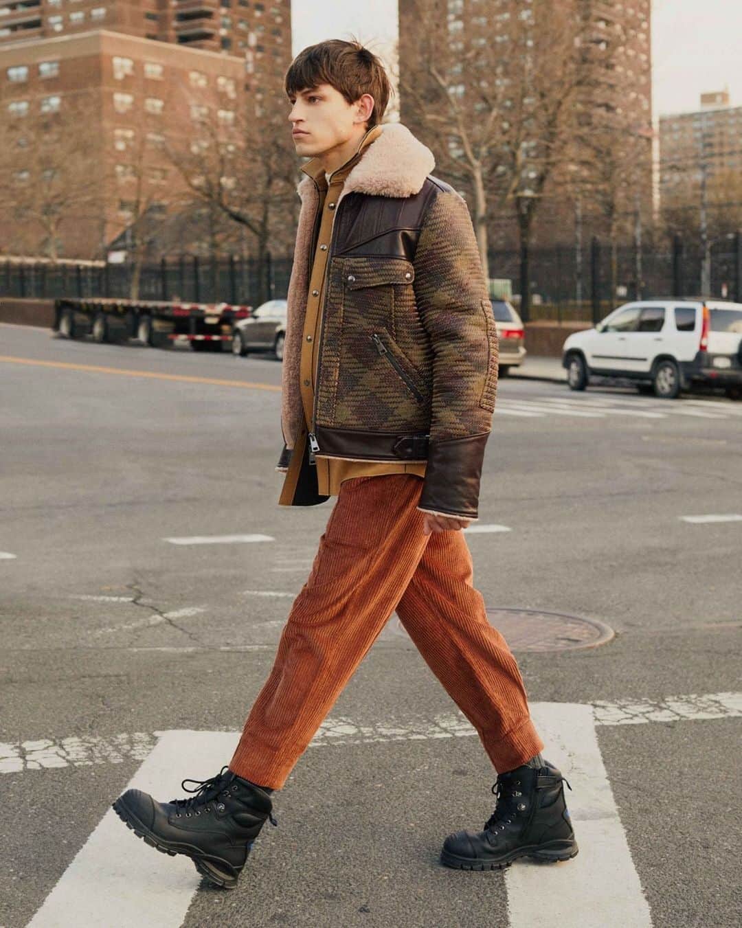 NYFW（ニューヨークファッションウィーク）さんのインスタグラム写真 - (NYFW（ニューヨークファッションウィーク）Instagram)「Man abut town. Explore @teddyvonranson's Fall/Winter 2021 collection on nyfw.com」2月25日 3時10分 - nyfw