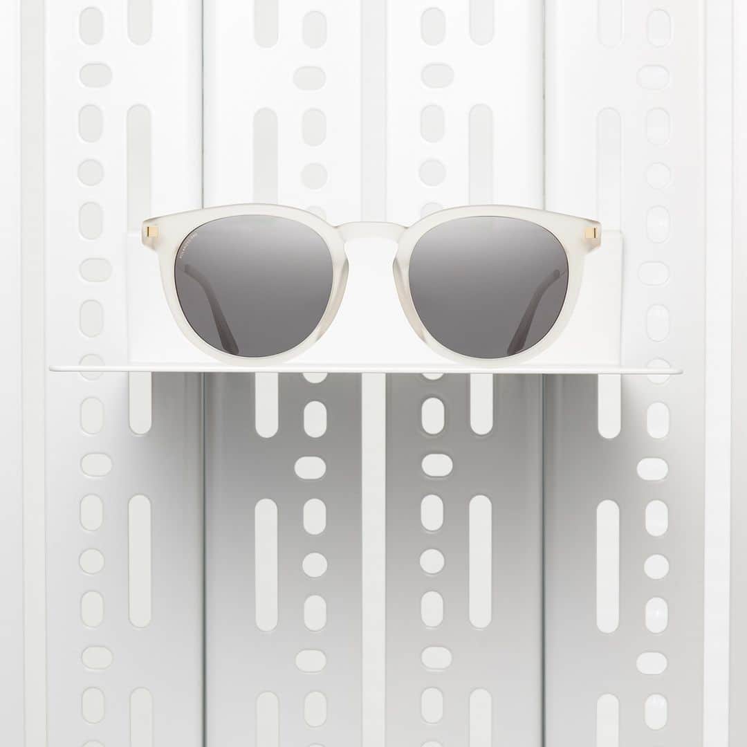 のインスタグラム：「Top shelf treasures – sunglasses LAHTI in Matte Champagne/Glossy Gold with POLARIZED PRO lenses in HiCon Grey. __ #mykita #mykitalite #polarizedpro」