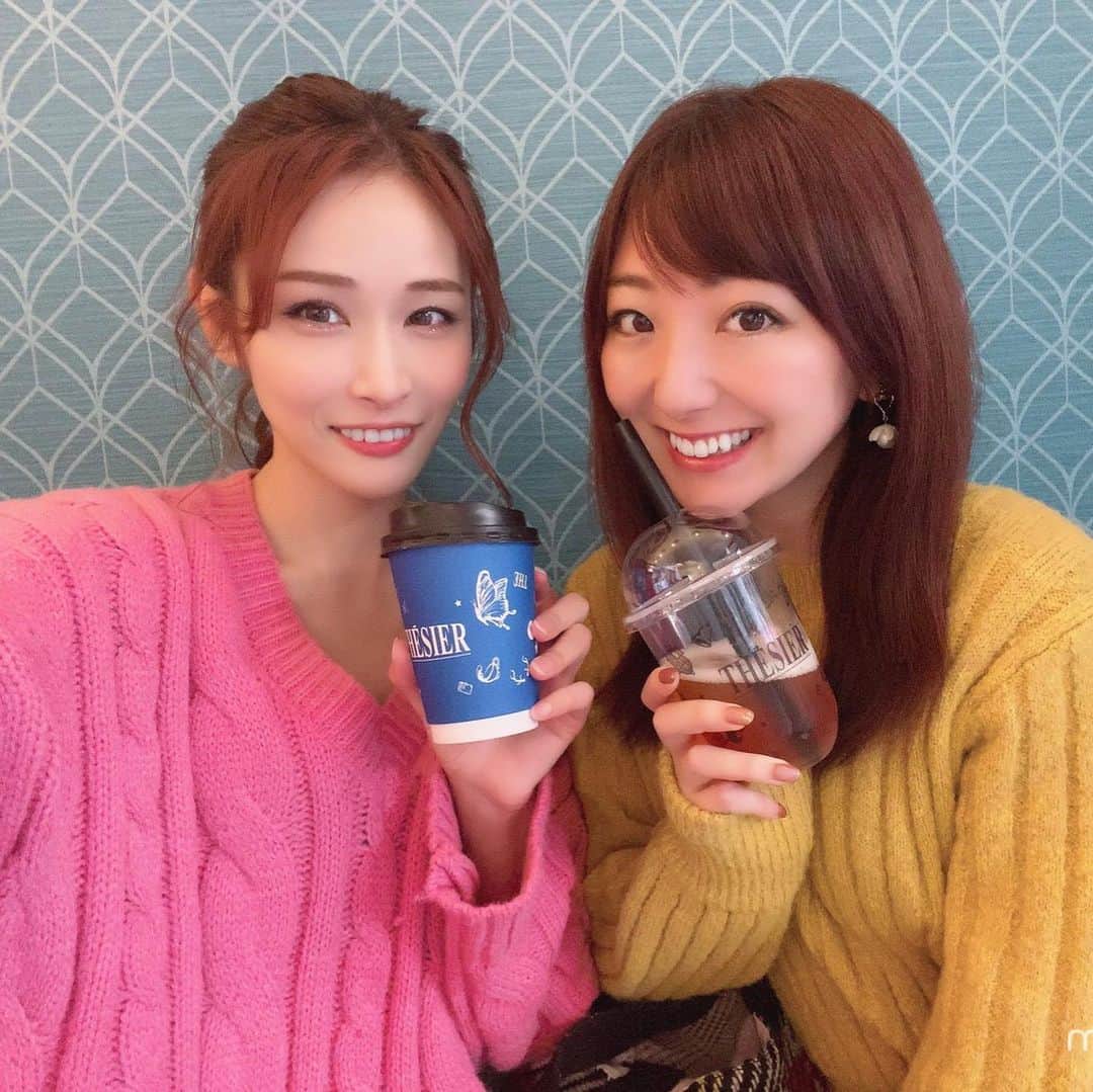 尻無浜冴美のインスタグラム：「ミスコンずっと応援してくれてた @momochadayo 🥰 コンテスト前に頑張ってねってお手紙とプレゼントまでくれた😢✨ 当日はこの着圧ソックスを履きながら会場入りしました‎٩( 'ω' )و 大会で流した動画編集のやり方教えてくれたりパーソナルジムも一緒に来てくれて、沢山応援してくれた😌 ありがとうももちゃん💖  #missvivianajapan  #ミスコン #いきなりマリッジ  #いきマリ  #snidelhome  #いきなりマリッジ4」