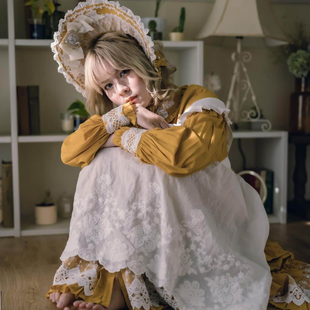 七瀬さくらさんのインスタグラム写真 - (七瀬さくらInstagram)「昼下がり。  #lolita #lolitafashion  #lolitagirl #lolitafashionstyle  #ロリータファッション  #ロリータ服 #ロリータ  #ロリータコーデ  #黄色コーデ   #ショートカット女子 #派手髪 #グラビアモデル #コスプレ #コスプレイヤー  #cosplayersofinstagram #cosplayer #cosplaygirl #kawaiigirl #otaku #косплей #cosplaylife #cosplaying #코스프레 #كوسبلاي  #角色扮演」2月25日 14時00分 - 739ra