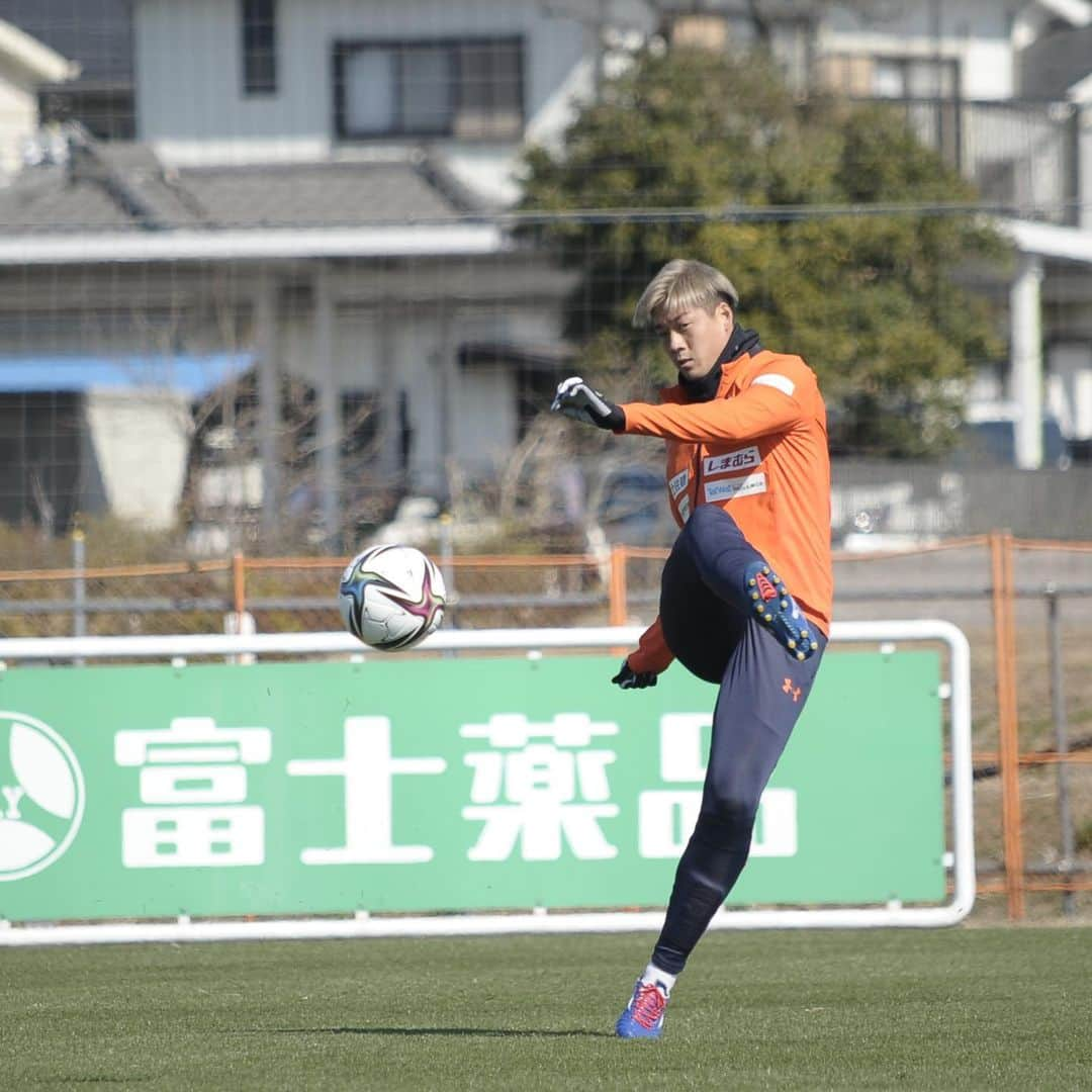 大宮アルディージャさんのインスタグラム写真 - (大宮アルディージャInstagram)「水戸戦まであと3日⚽️🔥💪🏻  本日はトレーニング後に、大宮アルディージャVENTUS の選手と一緒に新シーズンに向けての壮行会を行いました😁 #13渡部 #18髙田 #23輝一 #37松田 #49大澤 #8馬渡 #42山越 #6河面 #41小野  #大宮アルディージャ #ardija #Jリーグ #SHOW #2021のヒーローになれ」2月25日 14時02分 - omiya.ardija