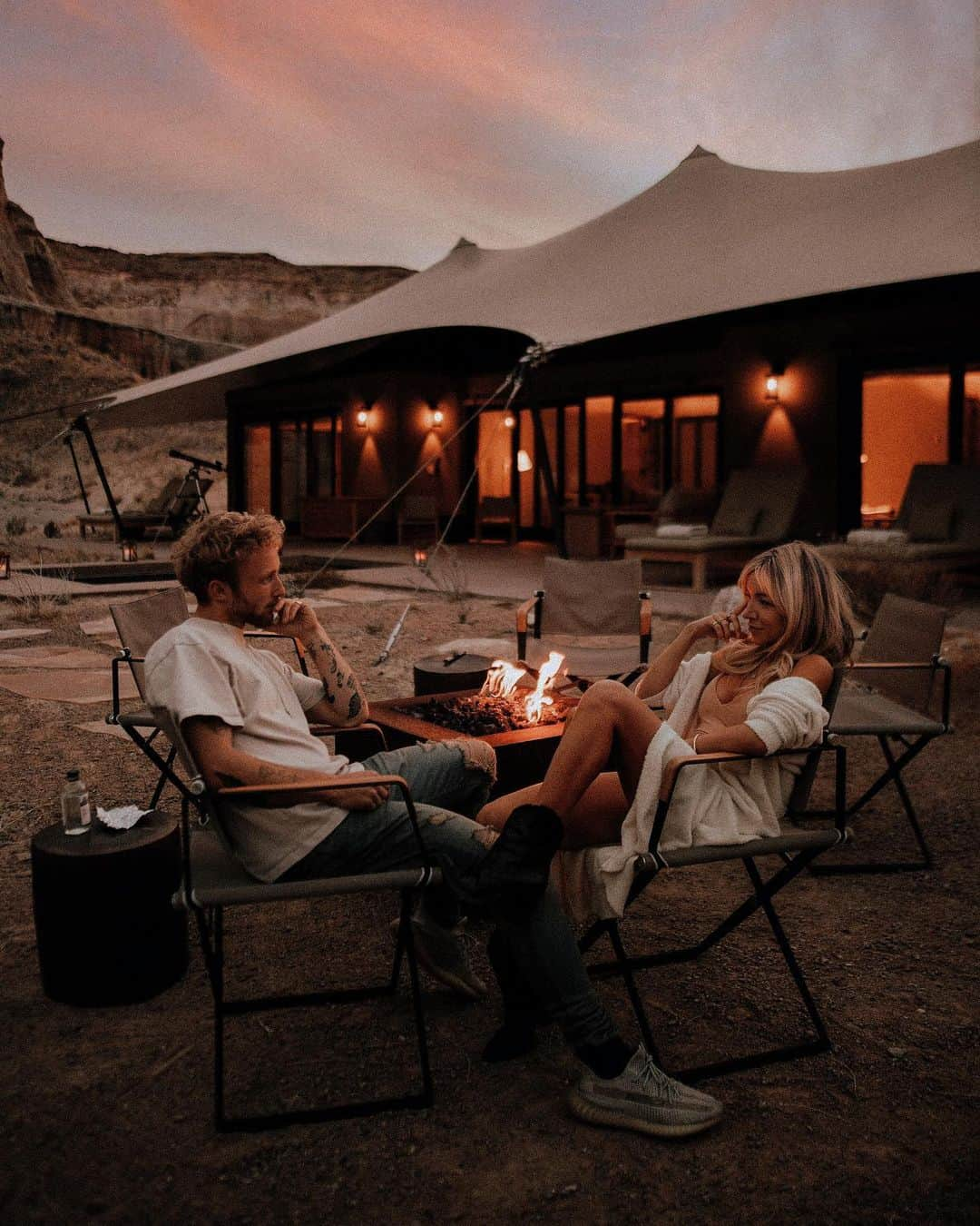 アギーさんのインスタグラム写真 - (アギーInstagram)「Show me you’re in love without telling me you’re in love ꨄ :::: enjoying the ultimate privacy here at Camp Sarika @amangiri #amangiri #campsarika with my one and only @jacob ::::: Ps Wearing my new @aggieswimwear launching soon 🔜」2月25日 14時03分 - aggie