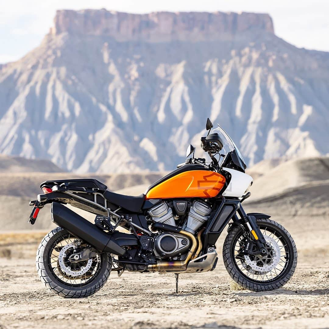 HYPEBEASTさんのインスタグラム写真 - (HYPEBEASTInstagram)「#hypeAF: @harleydavidson has unveiled its first adventure touring motorcycle with the 2021 Pan America 1250. The bike is equipped with a liquid-cooled, 60-degree V-twin, DOHC international engine with variable valve timing boasting 150 HP and ample torque tuned to ensure the rider has maximum control. To put it into perspective, the bike has the ability to go 135 mph with the rider, passenger, and full of cargo. Expect the base-model to be priced at $17,319 USD. Click the link in bio for more info.⁠⁠ Photo: Harley-Davidson」2月25日 12時36分 - hypebeast