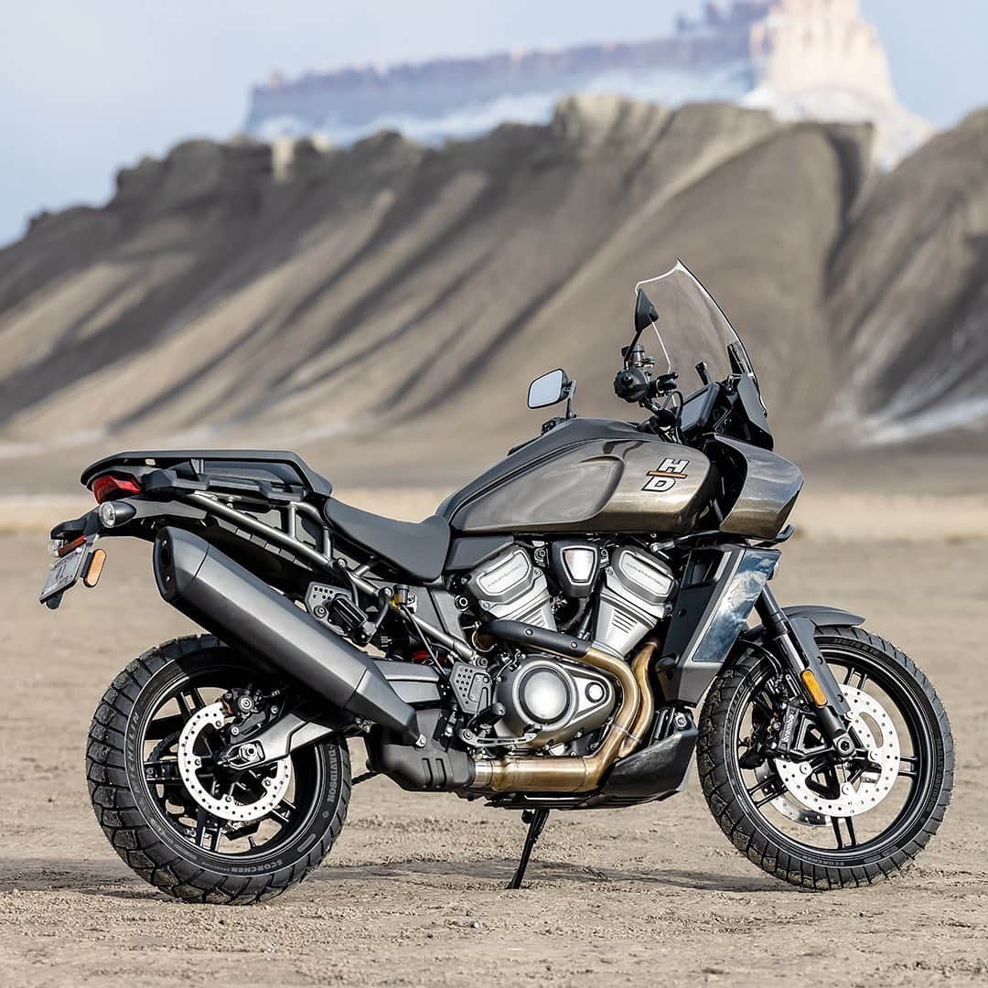 HYPEBEASTさんのインスタグラム写真 - (HYPEBEASTInstagram)「#hypeAF: @harleydavidson has unveiled its first adventure touring motorcycle with the 2021 Pan America 1250. The bike is equipped with a liquid-cooled, 60-degree V-twin, DOHC international engine with variable valve timing boasting 150 HP and ample torque tuned to ensure the rider has maximum control. To put it into perspective, the bike has the ability to go 135 mph with the rider, passenger, and full of cargo. Expect the base-model to be priced at $17,319 USD. Click the link in bio for more info.⁠⁠ Photo: Harley-Davidson」2月25日 12時36分 - hypebeast