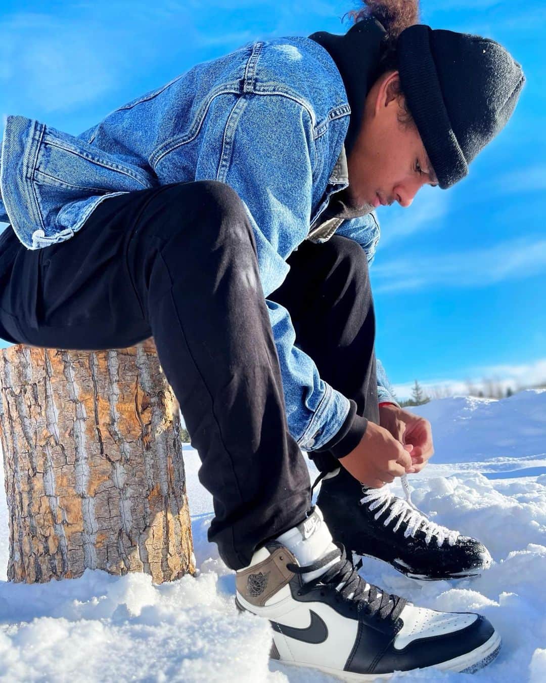エラッジ・バルデさんのインスタグラム写真 - (エラッジ・バルデInstagram)「Would you wear Air Jordan skates? • @theclosetinc 🙏🏽」2月25日 12時47分 - elladjbalde