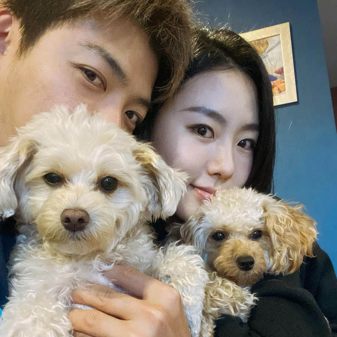 イ・サンファさんのインスタグラム写真 - (イ・サンファInstagram)「내 생일 축하기념 가족사진🐶❤️ 강남이 강북이 리아 이뽀뽀☺️ #행복한우리집 #케익먹을꼬야」2月25日 12時53分 - sanghwazz