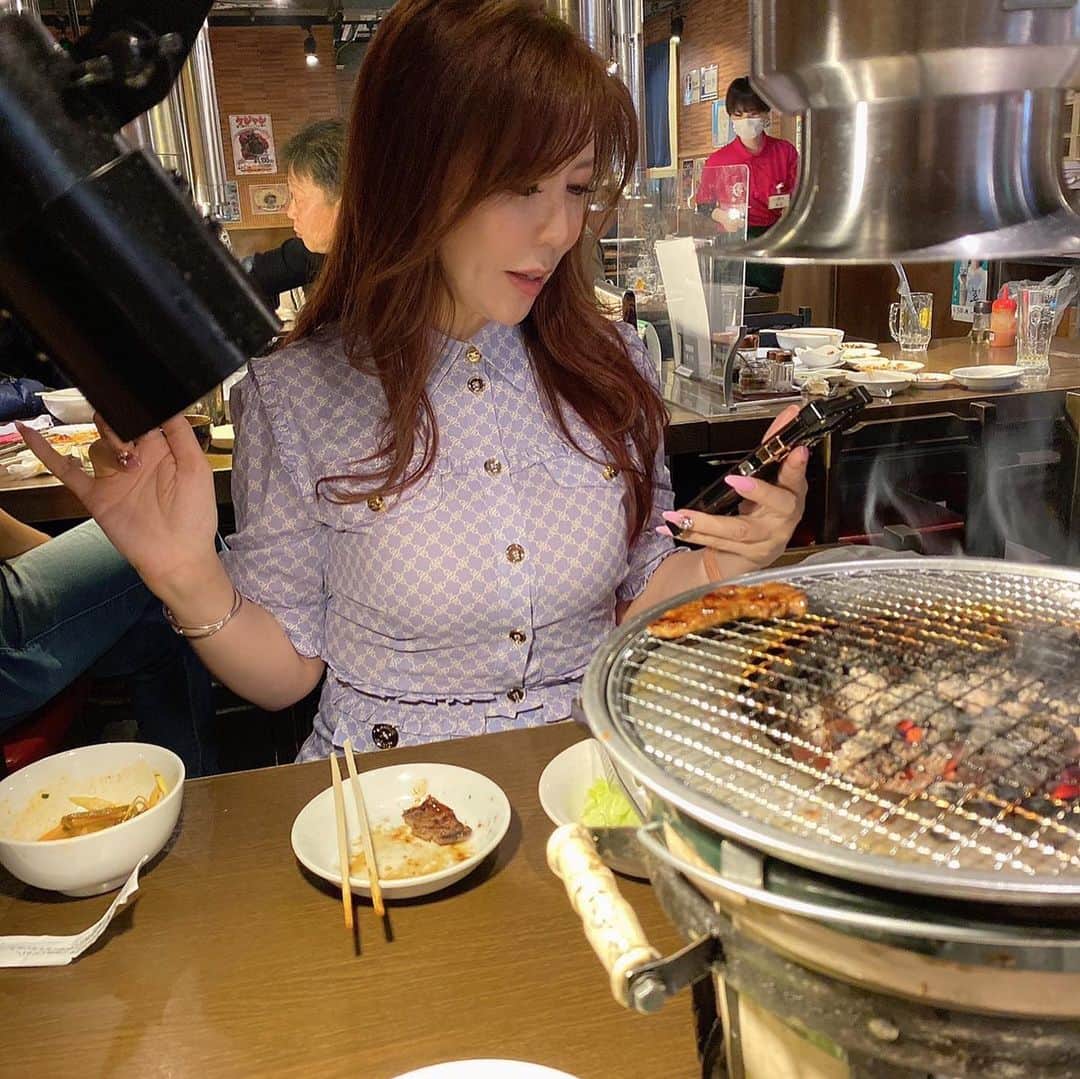 美香さんのインスタグラム写真 - (美香Instagram)「毎日毎日、たくさんDMいただくから本当に心から嬉しい💖  ありがとうございます♪♪♪  なるべく全員に早く返せるように頑張ってます⭐️⭐️⭐️  中にはちょっとだけ気になる文章もくるけど私は、人やMono、この世に存在するすべてに意味があると考えているので一切の偏見がないから大丈夫💖💖💖  けど、私がタグ付けした人に変な探りのメッセージしたりハニートラップみたいなこと、するのやめようね‼️  sns好きだし便利で楽しい💖からだけど低次元レベルの波動が低いレベルの話を聞く時間かありません‼️‼️  時間が1番大事💖💖💖  わたくしの素晴らしい時間と思い出の邪魔するのやめようね  何もうまれませんから！！  #ポジティブ思考 #女性経営者 #お金の勉強 #不動産#不動産女子 #投資家 #美食#ワイン好きな人と繋がりたい」2月25日 12時54分 - mika_richlife